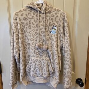 Bluey Women’s Graphic Pullover Hoodie Sweatshirt Tan Leopard Print Fuzzy XS